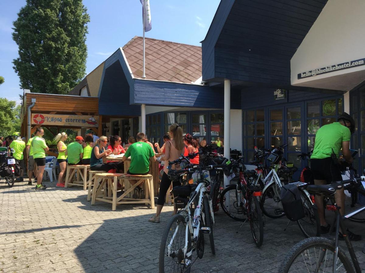 Blue Bike Hostel Balatonszárszó Esterno foto